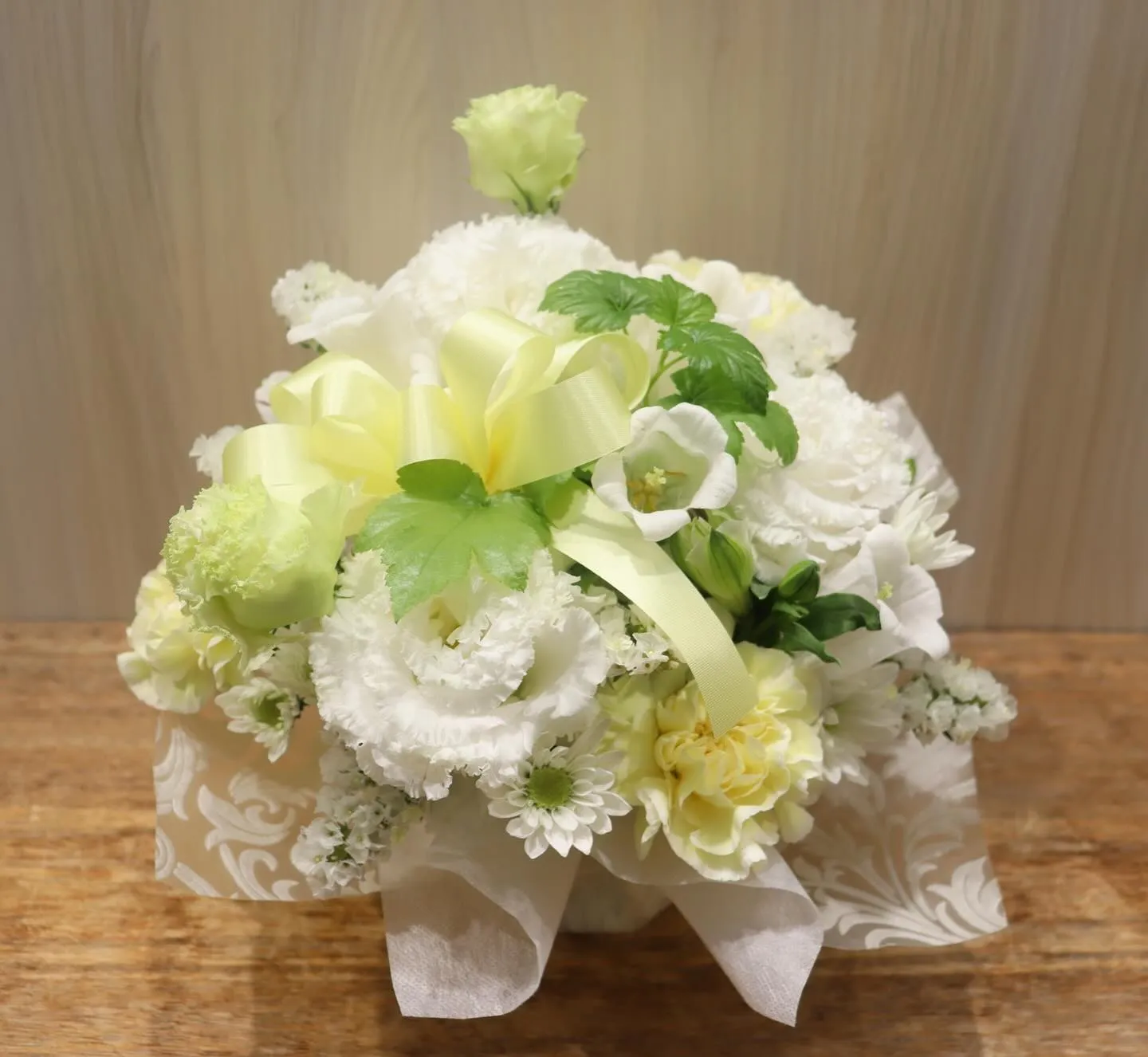 家族として過ごしてきた大切なペットに贈るお供えアレンジ😌