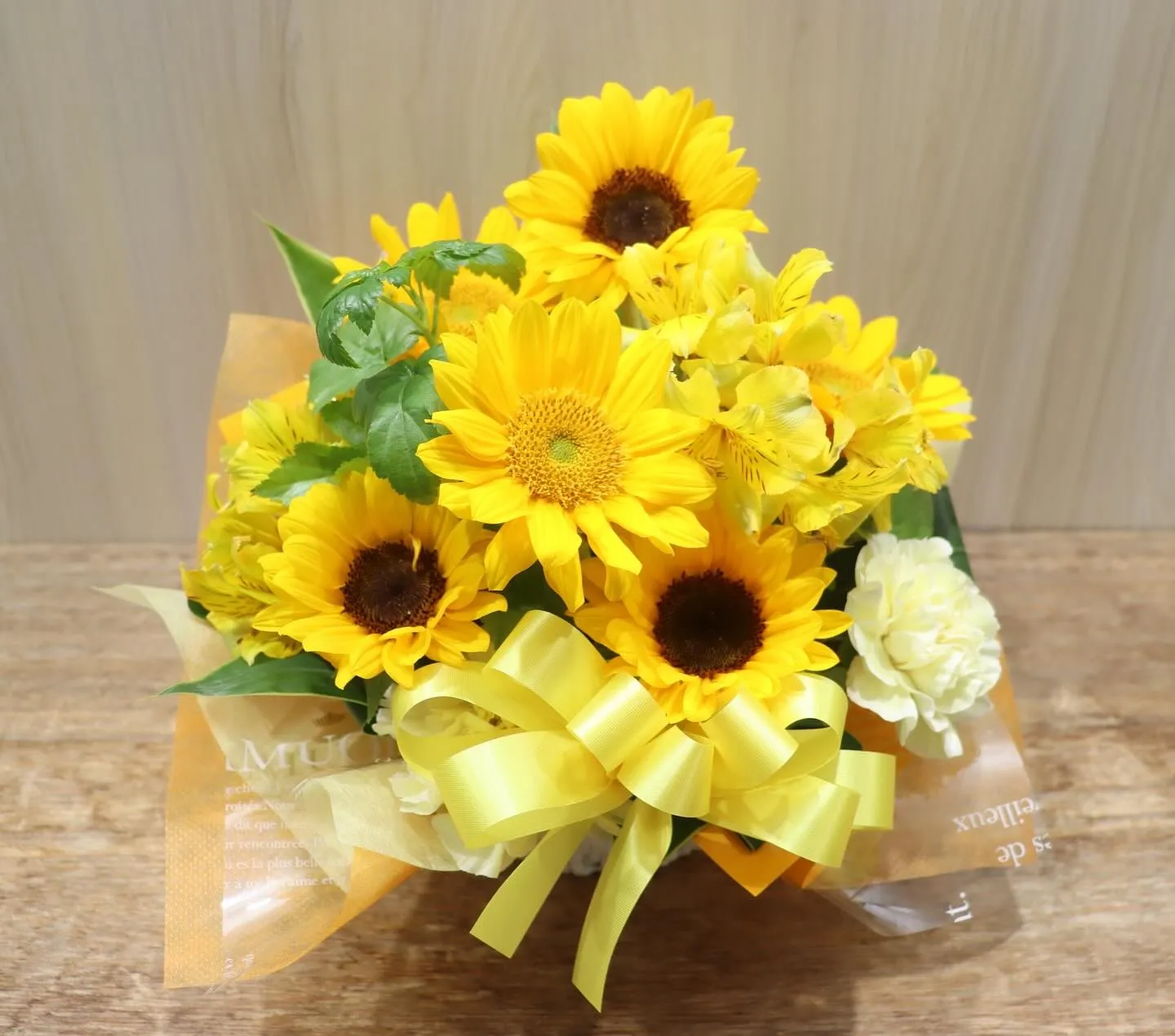 夏らしいひまわりのアレンジメント🌻