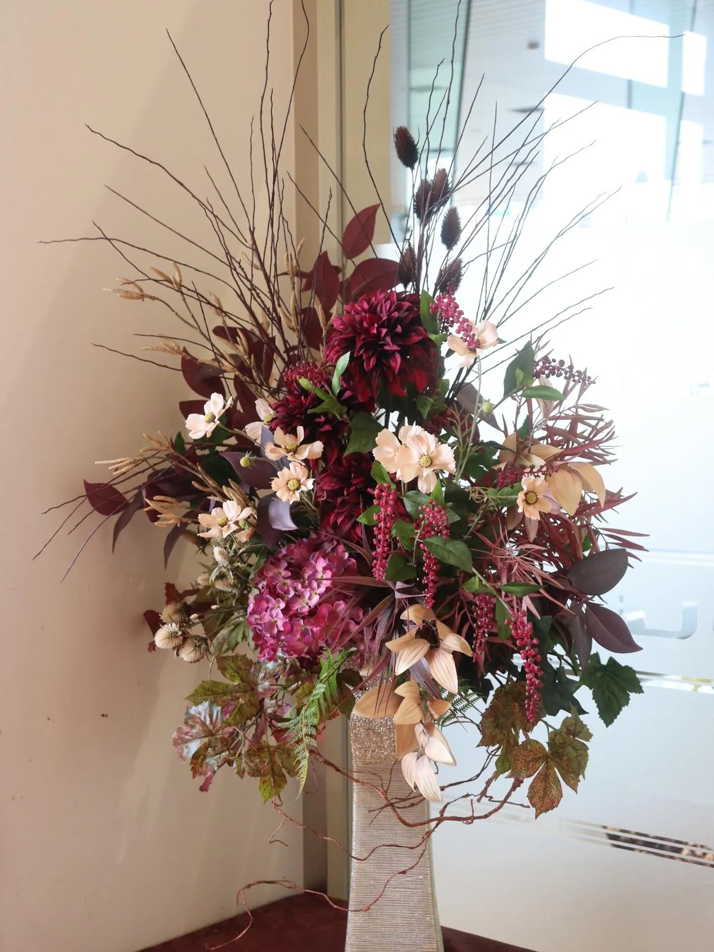 レクサス川越店さんの店内装飾アーティフィシャルフラワー✨