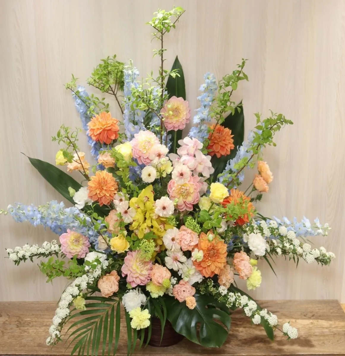 🎉特別なお祝いに！華やかな特注アレンジメントのご紹介💐