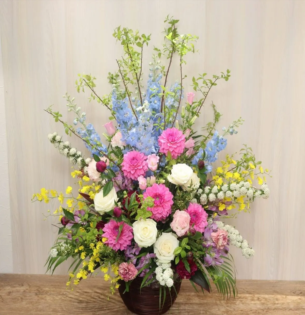 🎉特別なお祝いに！華やかな特注アレンジメントのご紹介💐