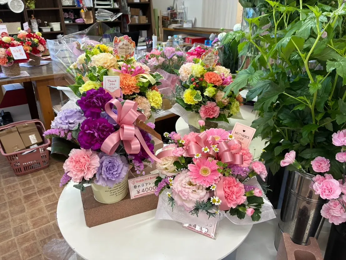【母の日👩🏻】店頭の準備が早くも整いました！✨