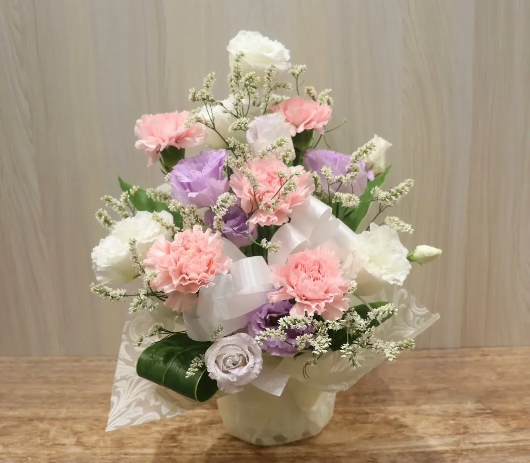 【お盆のお花🌿】優しい色合いのお供えアレンジ&営業日のご案内