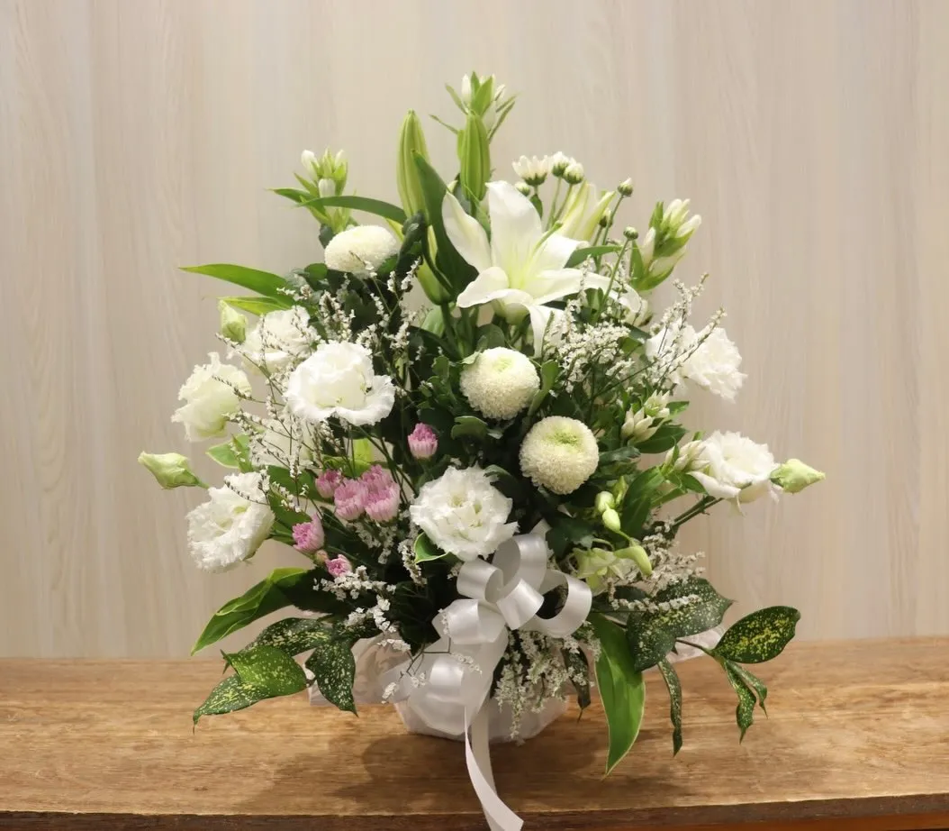 【お盆のお花🌿】優しい色合いのお供えアレンジ&営業日のご案内