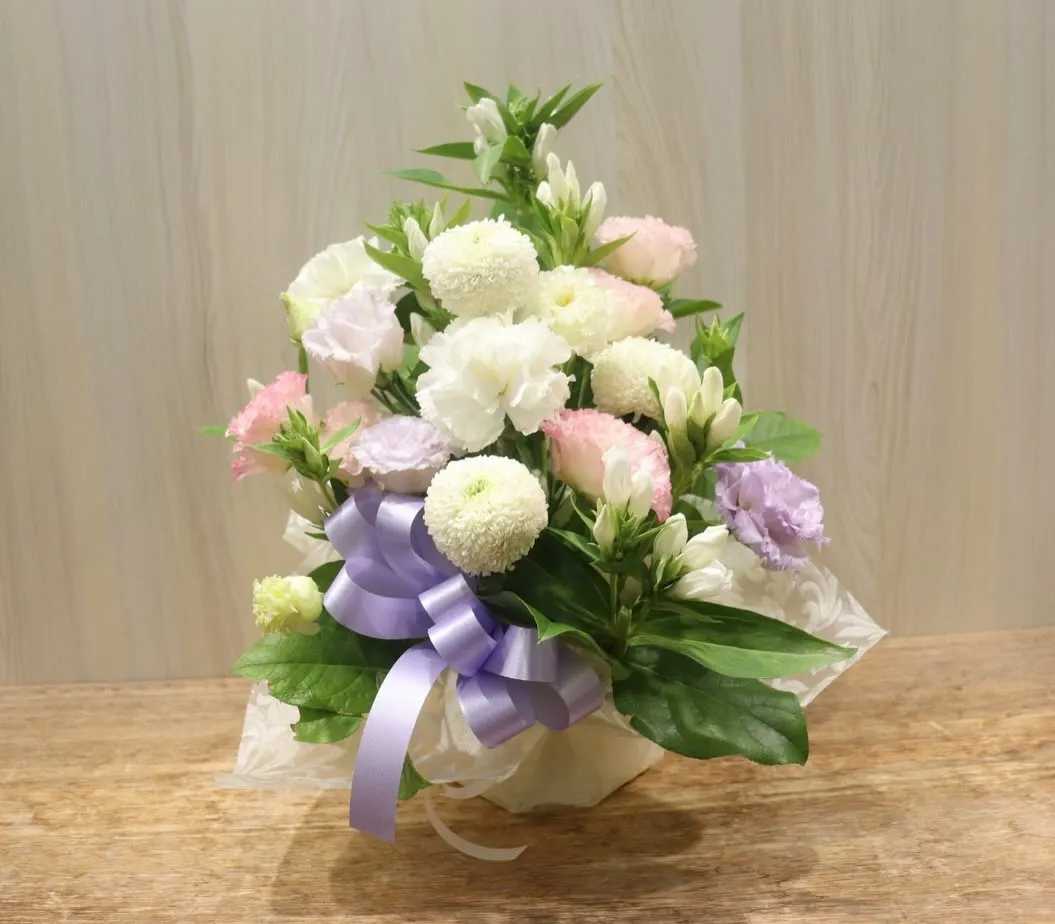 【お盆のお花🌿】優しい色合いのお供えアレンジ&営業日のご案内