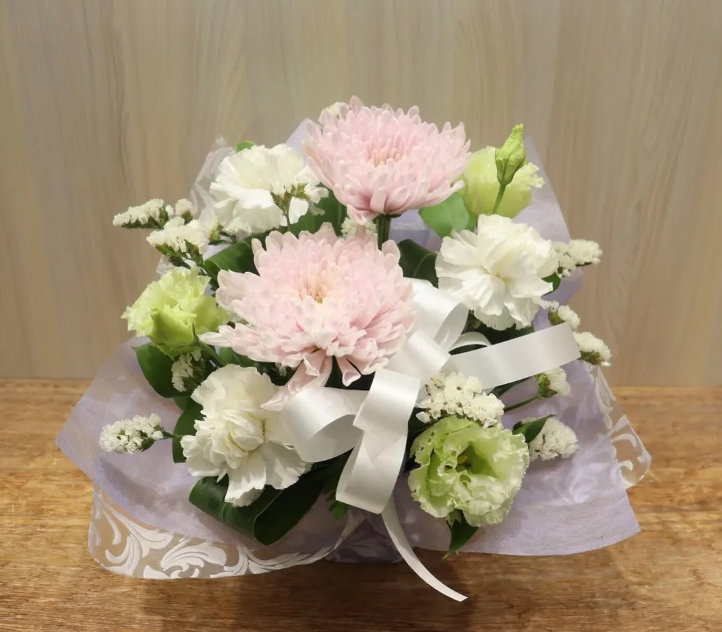 【お盆のお花🌿】優しい色合いのお供えアレンジ&営業日のご案内