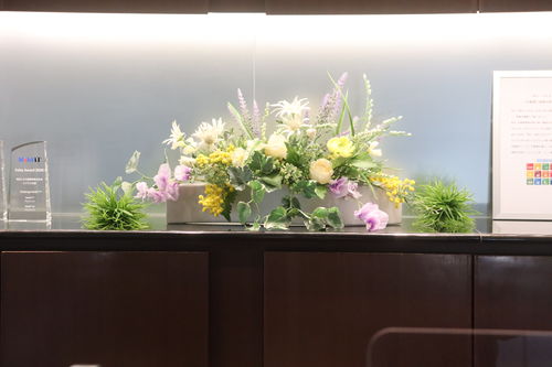 埼玉ふじみ野の花屋「フラワーショップ花のん」よりレクサス様へ春バージョン室内装飾を納品！
